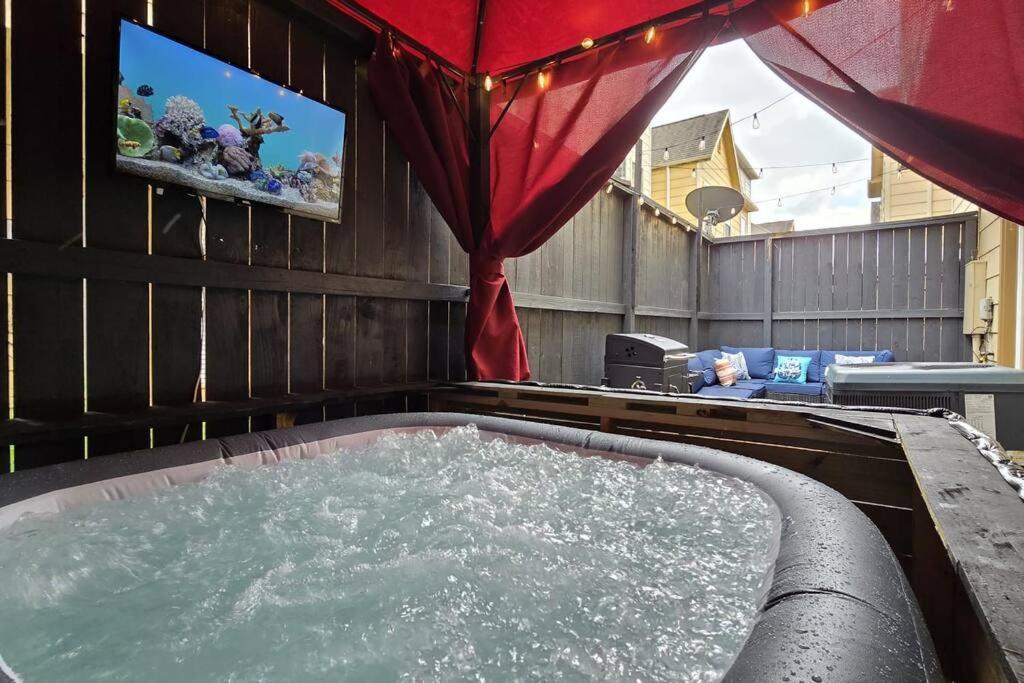 Modern Galleria Gem Private Jacuzzi 3 Br Houston Eksteriør bilde